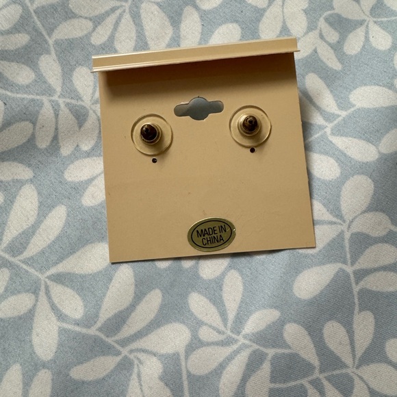 Earring - Picture 2 of 2